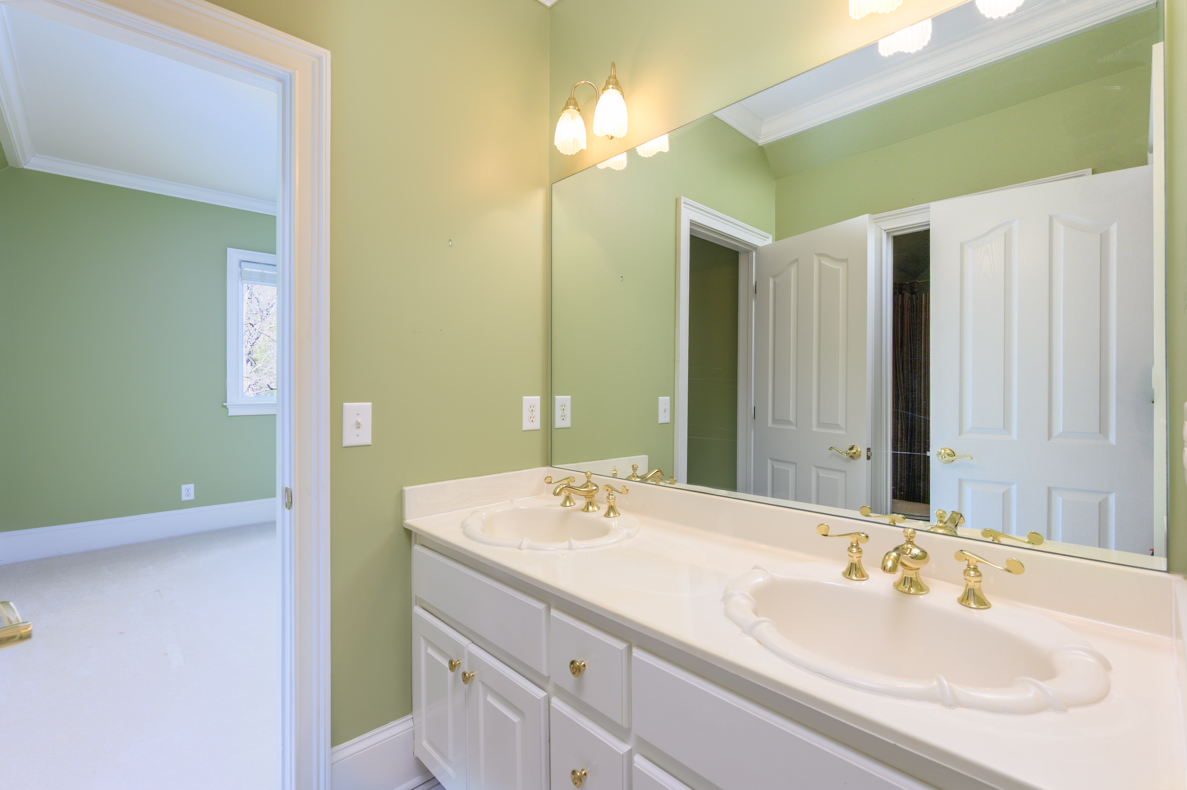 273 Reynolds Drive image 32